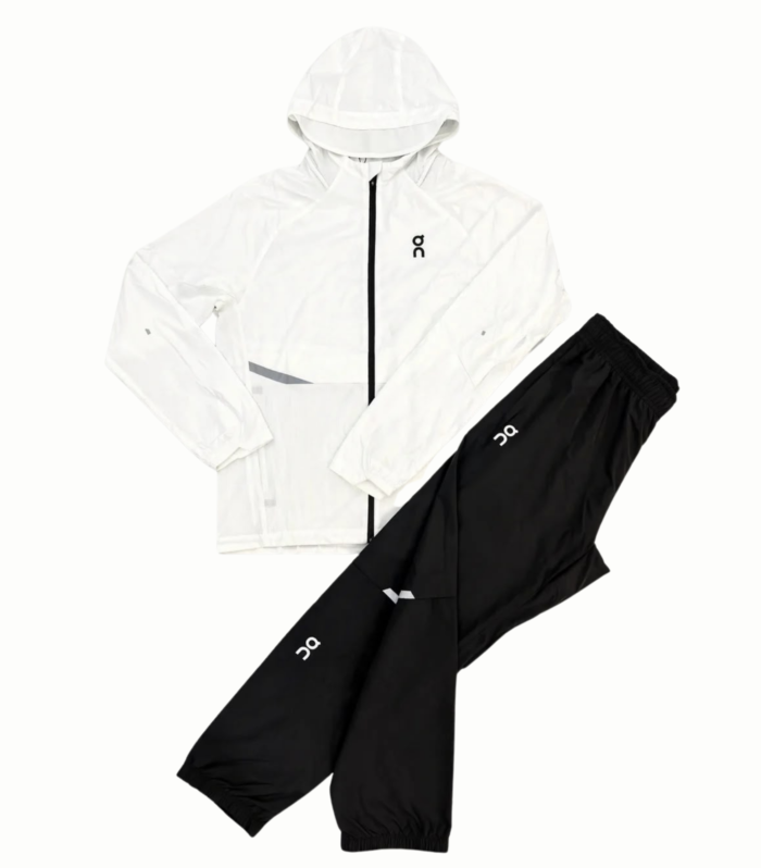 Ensemble Black and White